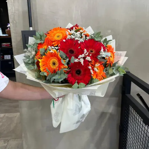 Ramo de flores gerberas con papel coreano